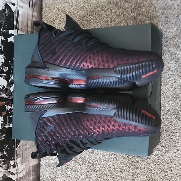 Nike LeBron 16 Fresh Bred mens size 13 - Picture 8 of 11